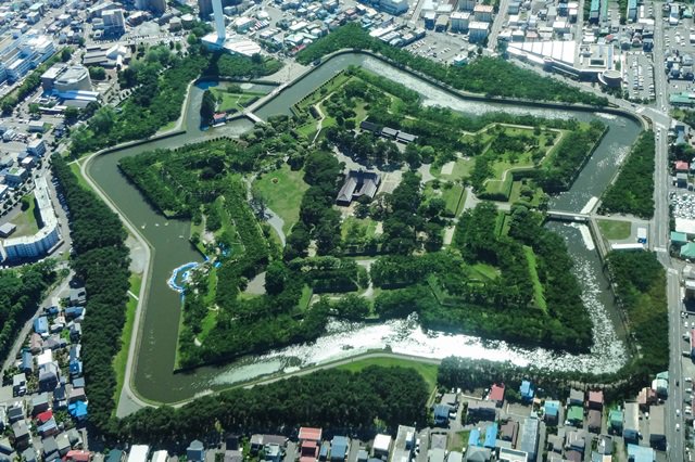 旧幕海軍の榎本武揚らが品川沖の軍艦8隻を奪い逃走～函館戦争へ