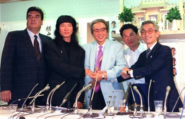 野村秋介が朝日新聞社長室に乱入し拳銃自殺